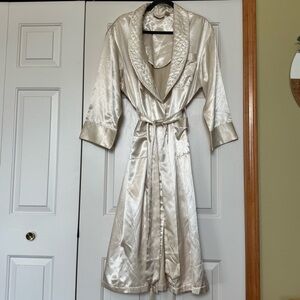 Victoria’s Secret Vintage Gold Label Ivory Satin‎ Robe